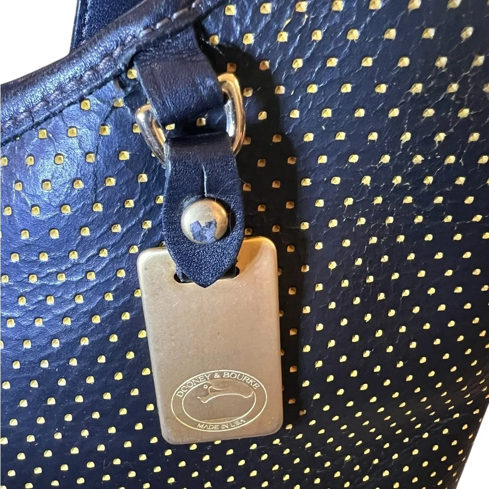 DOONEY & BOURKE BLACK LEATHER RARE VINTAGE SHOULDER HANDBAG.